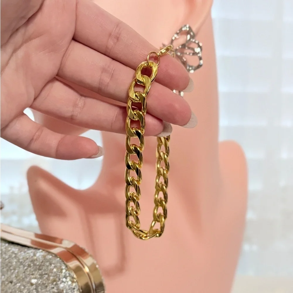 Elegant Chain Bracelet.